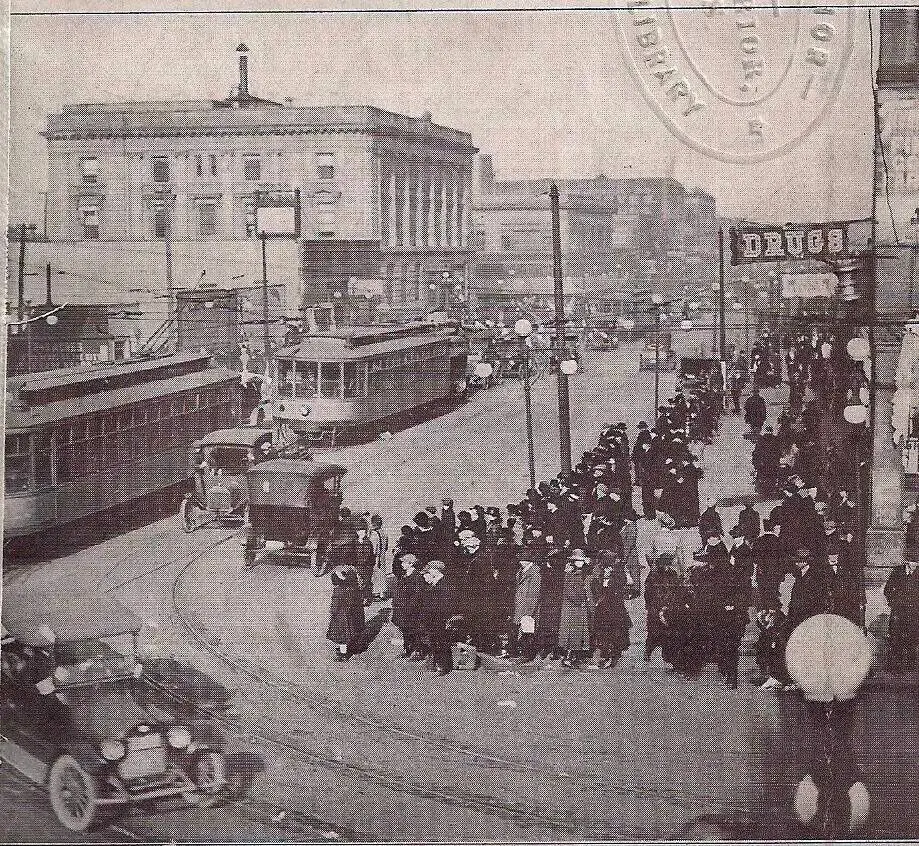 photo of streetcars at intersection circa 1920